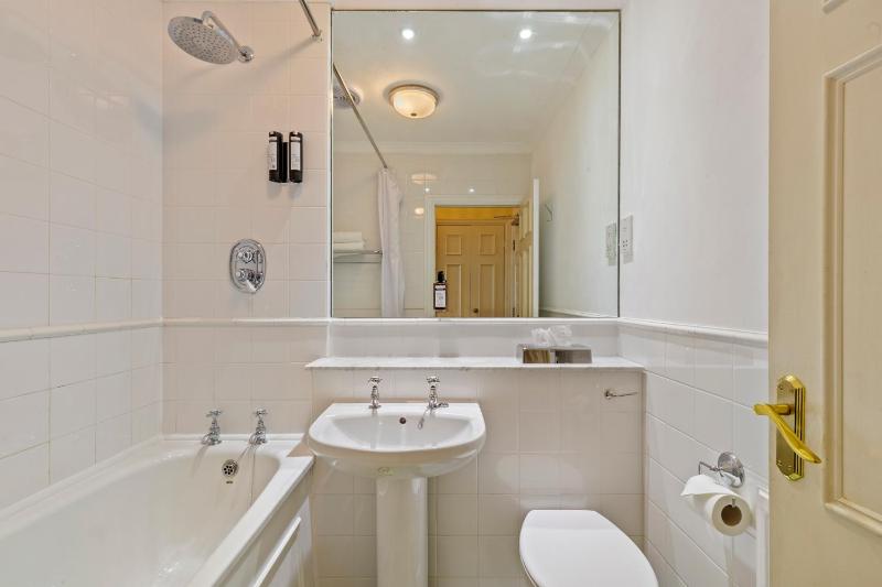 Standard Single Room with Single Bed - Non-Smoking image 4