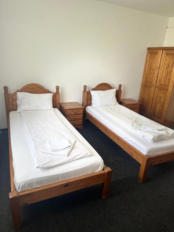 Economy Twin Room image 1