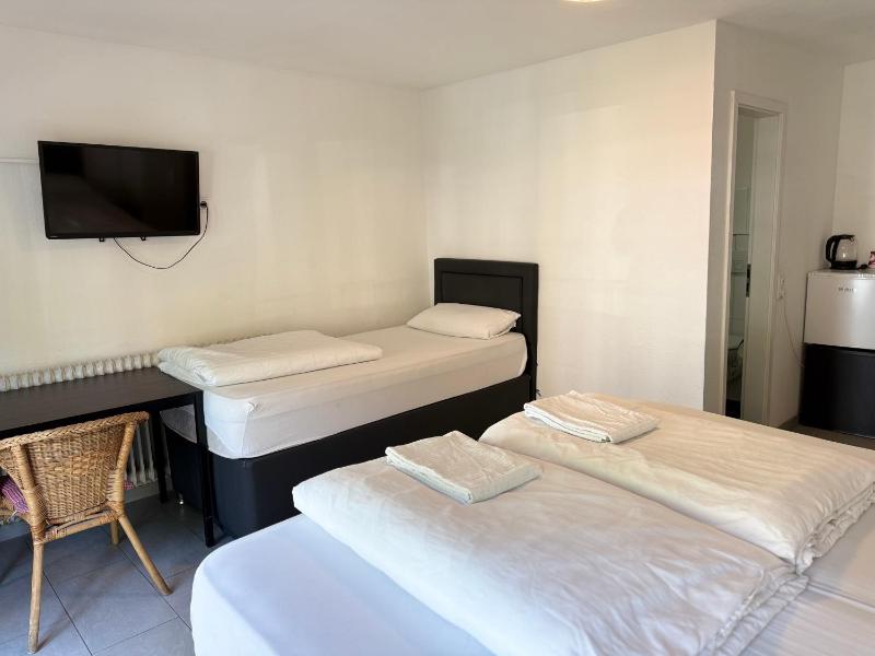 Deluxe Triple Room image 4