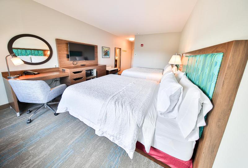Room with Two Queen Beds - Non-Smoking image 2