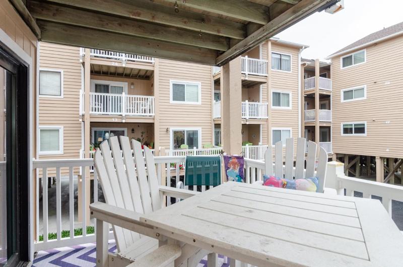 Sea La Vie by Bryant Real Estate - image 9