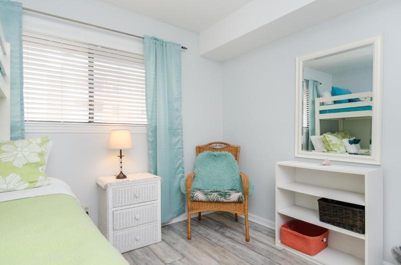 Sea La Vie by Bryant Real Estate - image 8