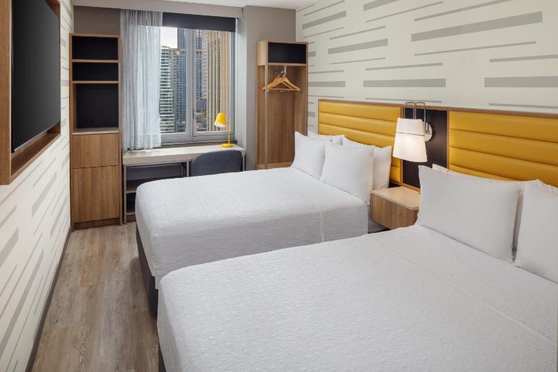 Double Room with Two Double Beds and Water View image 2