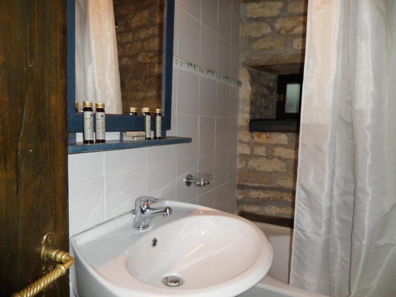 Quadruple Room image 2