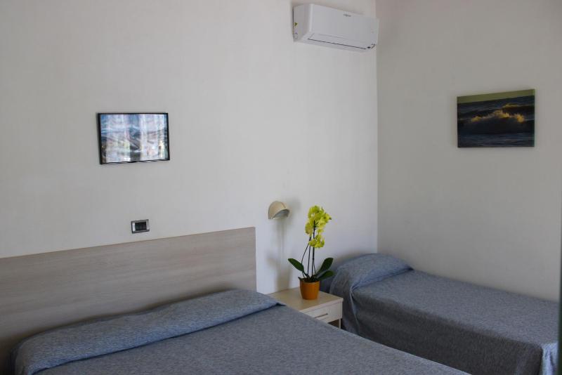 Double Room with Balcony image 4