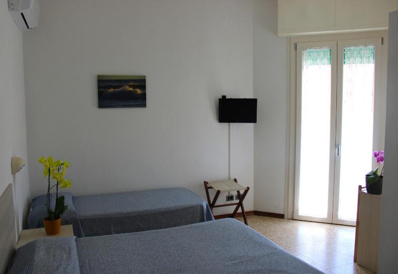 Double Room with Balcony image 3