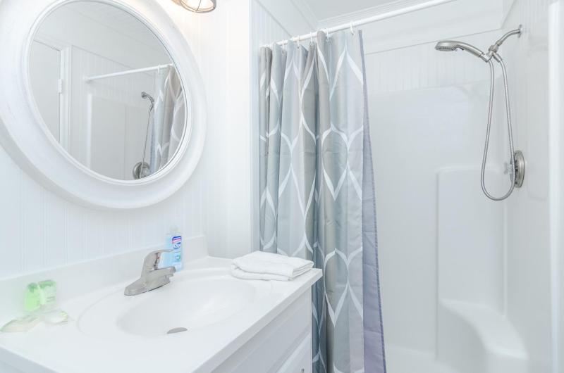 Blue Oceanfront Retreat by Bryant Real Estate - image 19