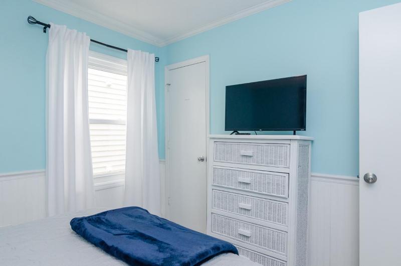 Blue Oceanfront Retreat by Bryant Real Estate - image 32