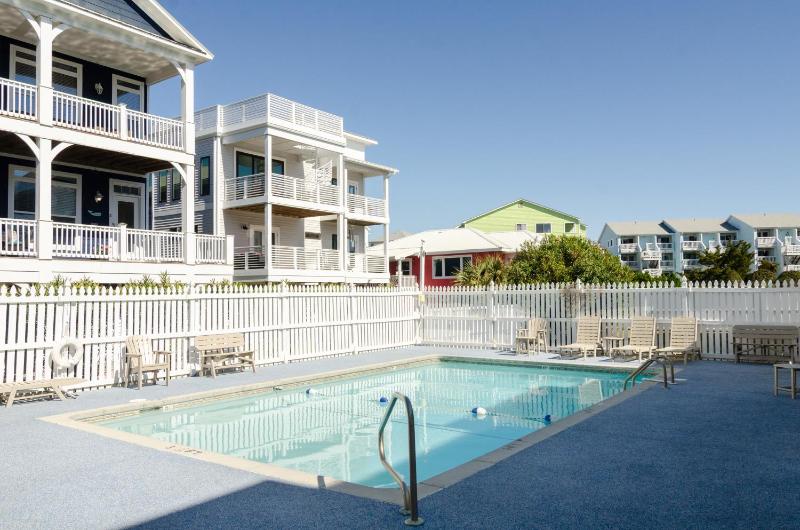 Salty Dog Retreat by Bryant Real Estate - image 41
