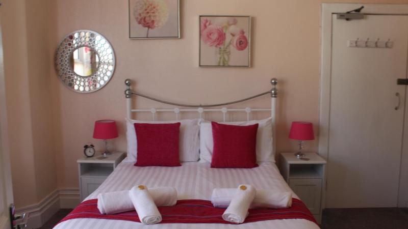 Triple Room with Shower image 1