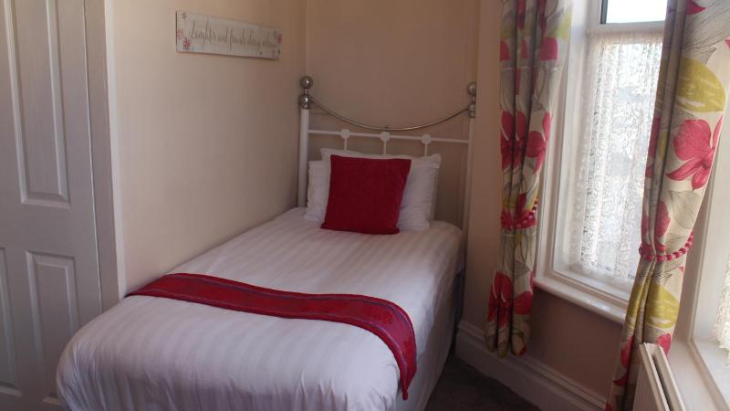 Triple Room with Shower image 3