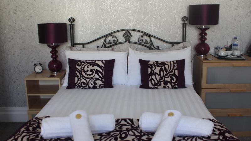 Deluxe Quadruple Room image 1
