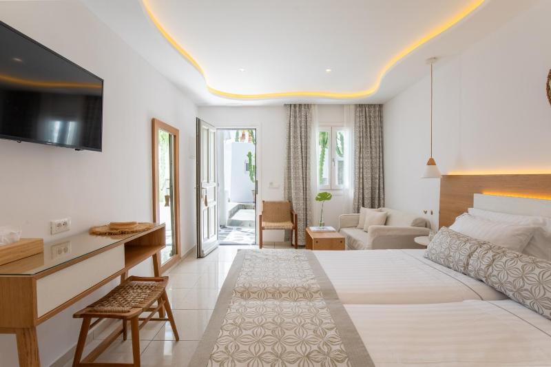 Classic Double or Twin Room image 3