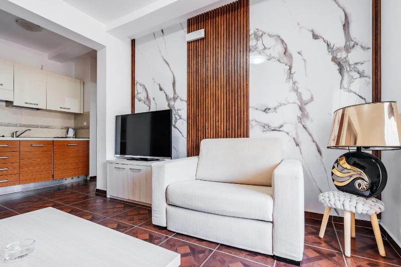 One-Bedroom Apartment with Garden View image 4