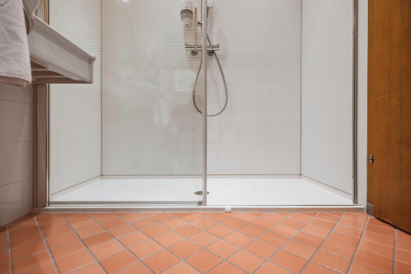 Single Room with Balcony image 4