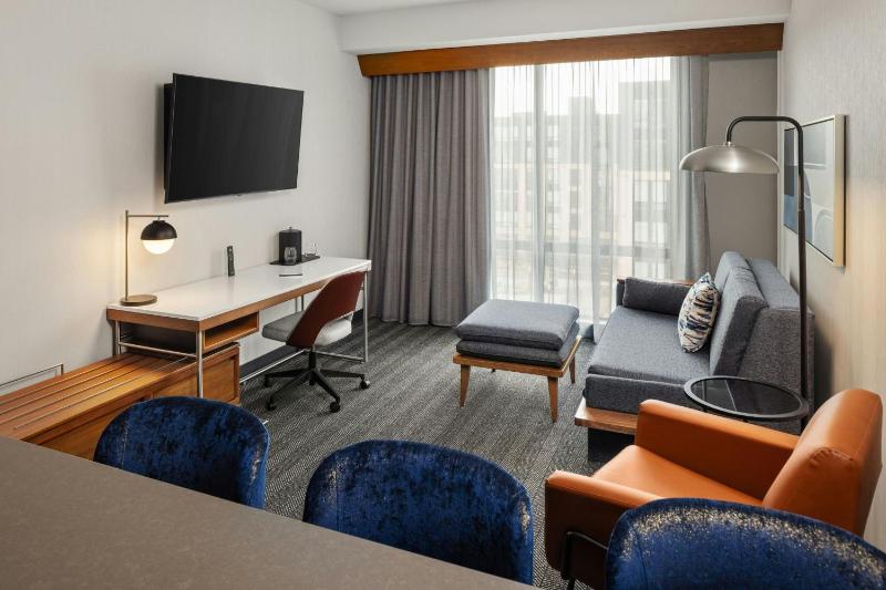 One-Bedroom King Suite with Sofa Bed  image 1