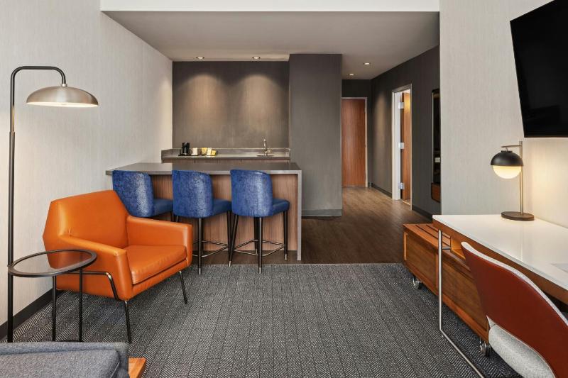 One-Bedroom King Suite with Sofa Bed  image 2