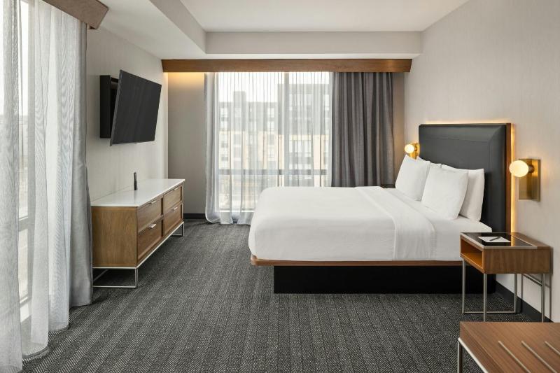 One-Bedroom King Suite with Sofa Bed  image 4