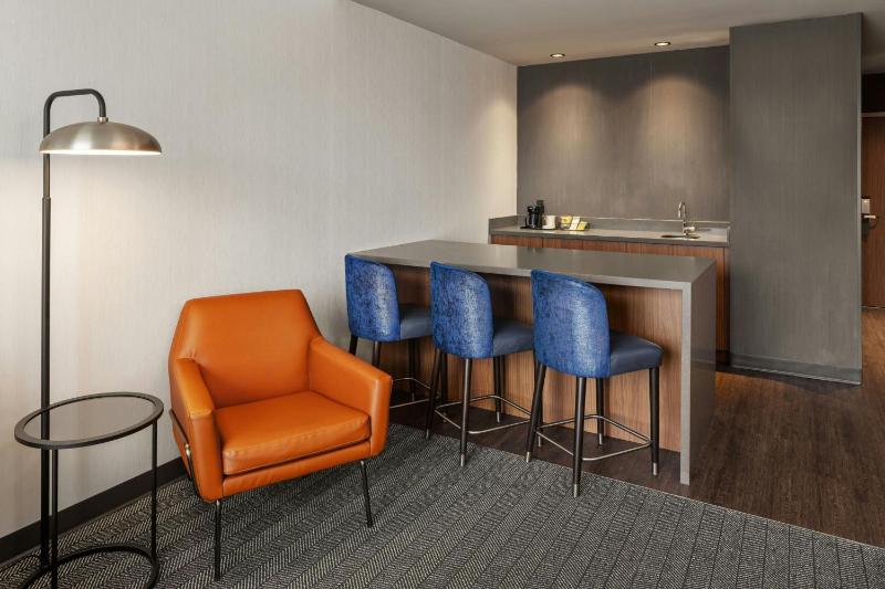 One-Bedroom King Suite with Sofa Bed  image 3