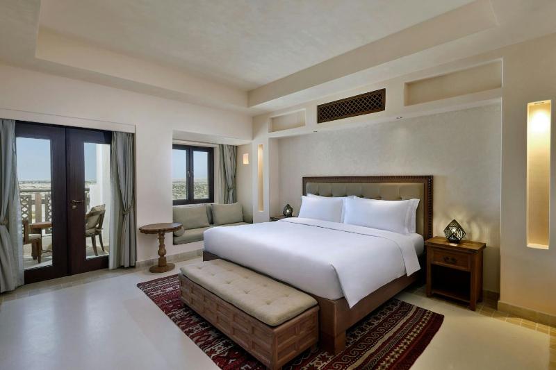 Deluxe, Guest room, 1 King, Desert view, Balcony image 3