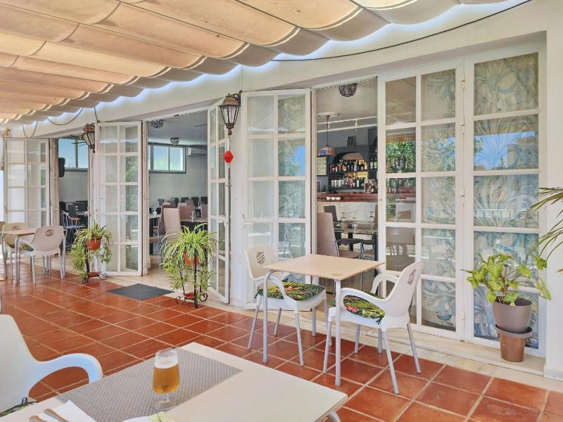 Dona Carlota Living - image 12
