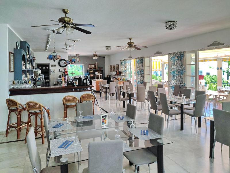 Dona Carlota Living - image 17