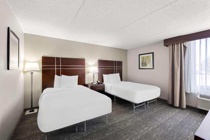 Double Room with Two Double Beds - Non-Smoking image 4