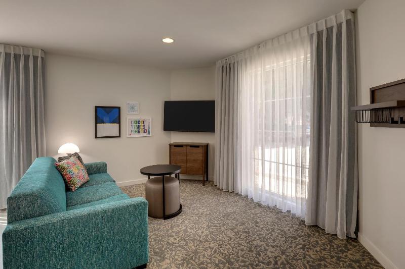One-Bedroom King Suite image 4