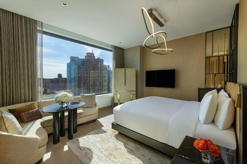 Manhattan King Room - High Floor/Club Level image 1