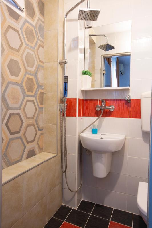 Twin Room with Toilet image 4