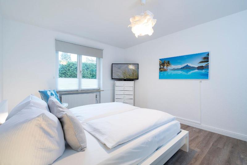 Bungalow Four Seasons - image 9