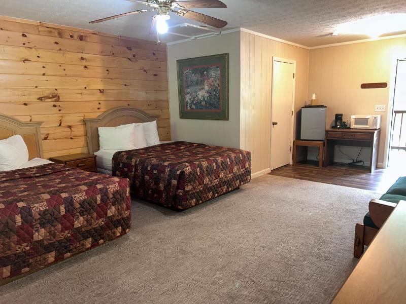 Standard Queen Room image 4