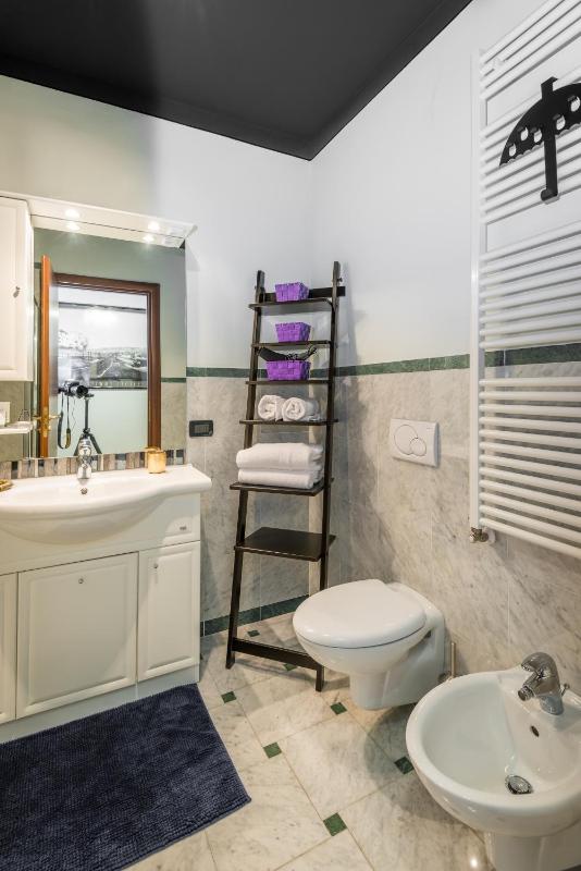 Superior One-Bedroom Apartment - Via Vitani 40 image 3