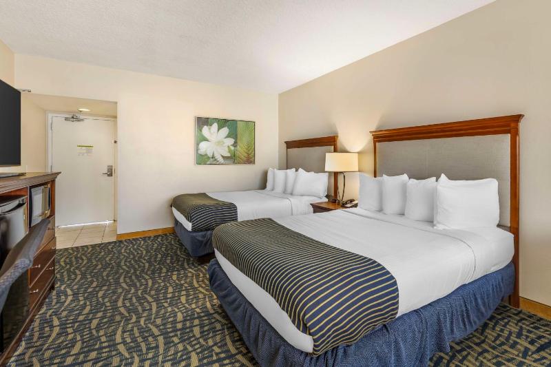 Two Queen Beds – Partial Ocean View with Balcony image 2