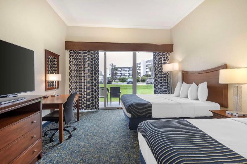 Family Suite with 2 Queen Beds with Kitchenette image 4