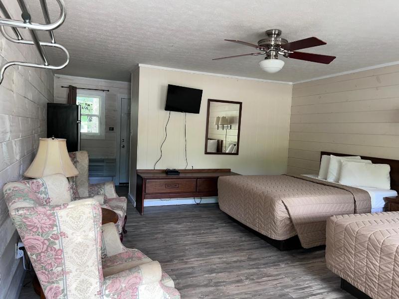 Standard Queen Room image 3