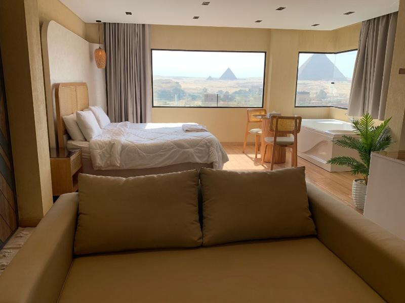 The pyramid hotel - image 4