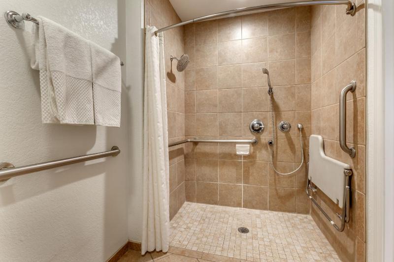 1 BEDROOM 1 KING MESA SUITE ROLL-IN SHOWER image 3