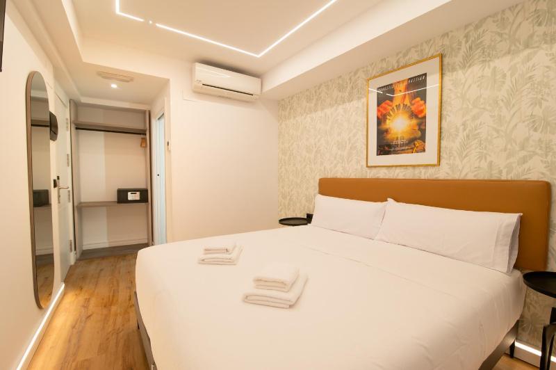 Boulevard Roomss - image 16