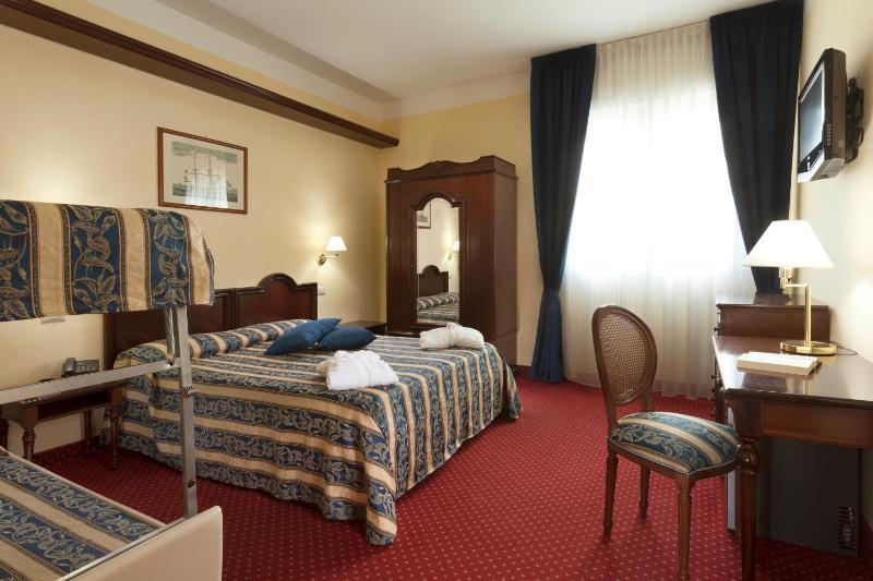 Superior Triple Room image 3