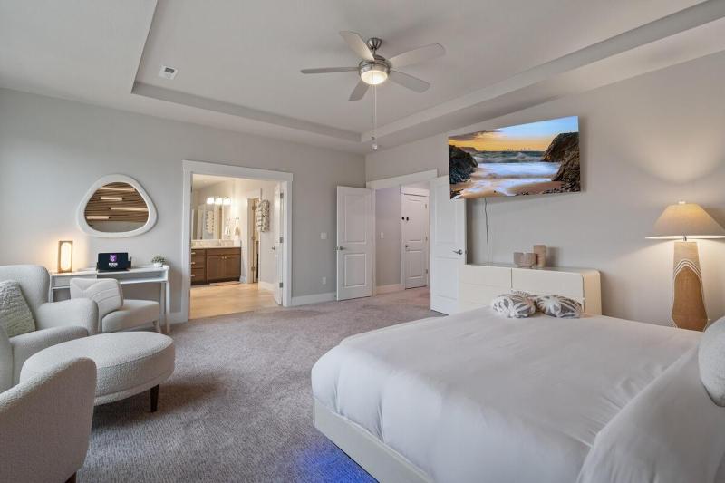 Luxury Home Mins to DT Game Room Nature Trails - image 10