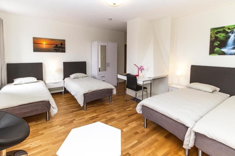 Deluxe Family Room image 3