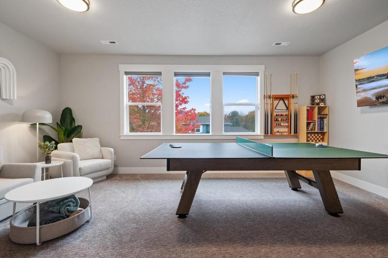 Luxury Home Mins to DT Game Room Nature Trails - image 3