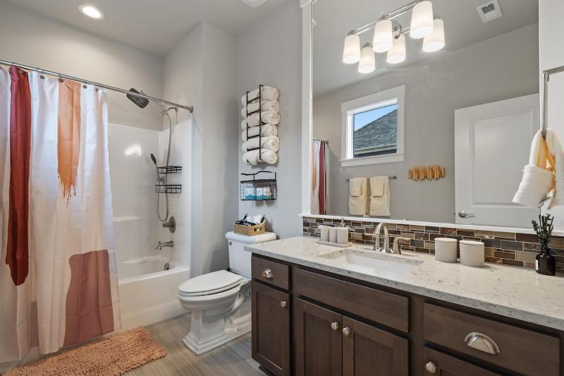Luxury Home Mins to DT Game Room Nature Trails - image 40