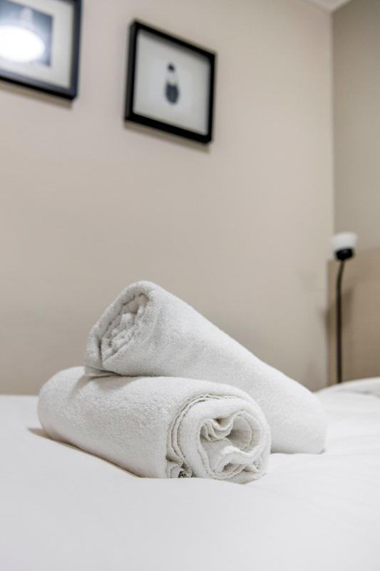 Stylish Stay Near Lake Tuggeranong - image 12
