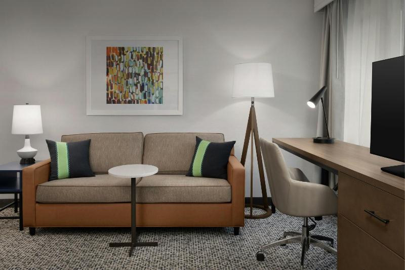 King Studio with Sofa Bed image 3