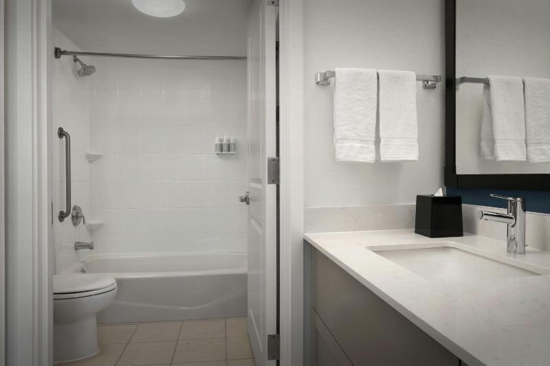 One-Bedroom King Suite with Nature Preserve View image 2