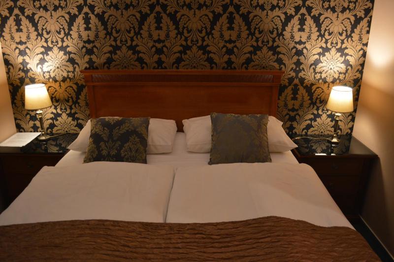 Double Room image 3