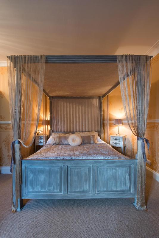 King Room with Whirlpool image 3