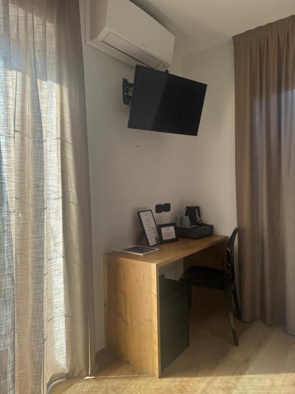 Double or Twin Room with Balcony image 4